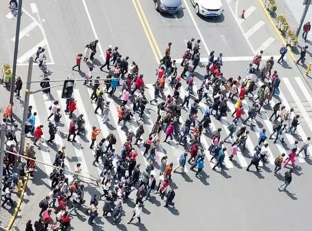 中国人将越来越少？早在2023年，人口专家就称：无论放开几胎，中国人口都会急剧萎