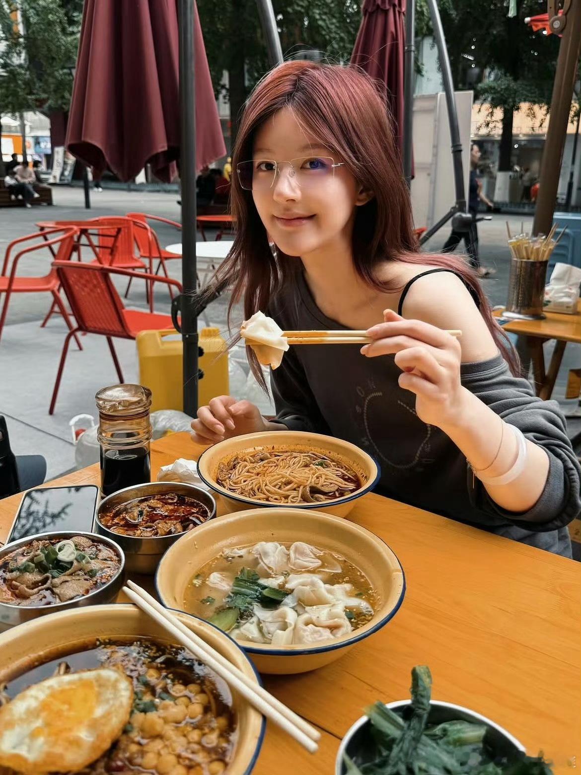 赵露思新歌好听 爱听 听一辈子今天就要见面啦啦，期待宝宝五一音乐节[舔屏][舔屏