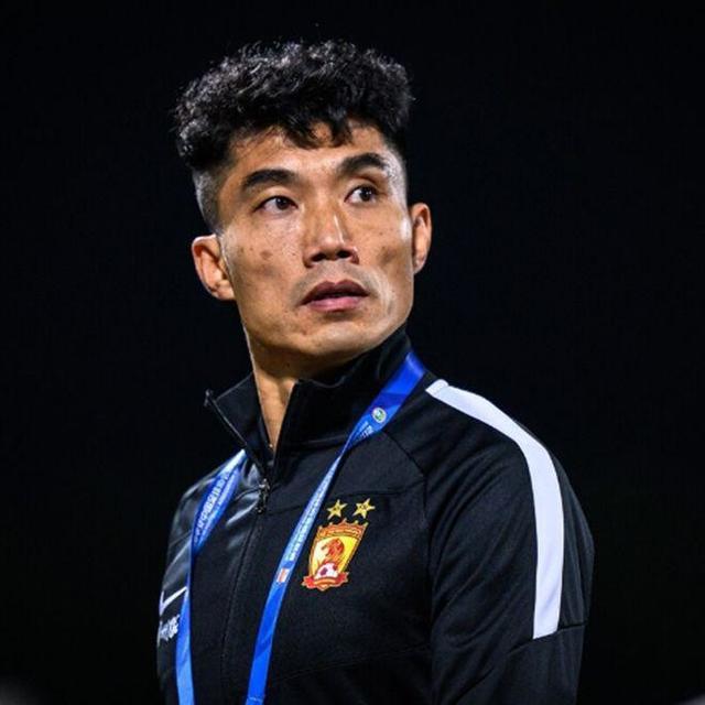 2026中超大胆预测：谁先下课+谁要降级
大胆预测今年中超最先下课的主教练是青岛