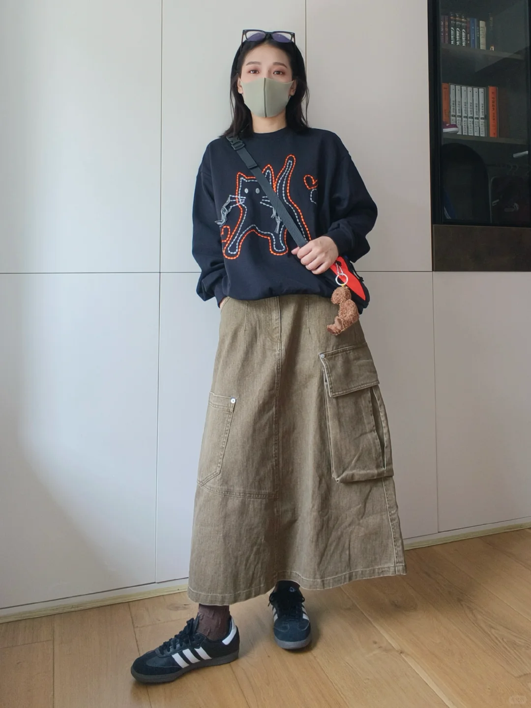 早秋（空调房里的）的卫衣和牛仔裙