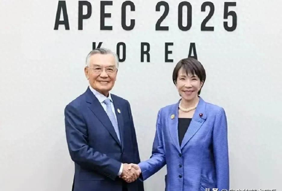 日本首相三天两头碰红线，中方严厉警告，两国关系怎么走？
日本新任首相高市早苗上任