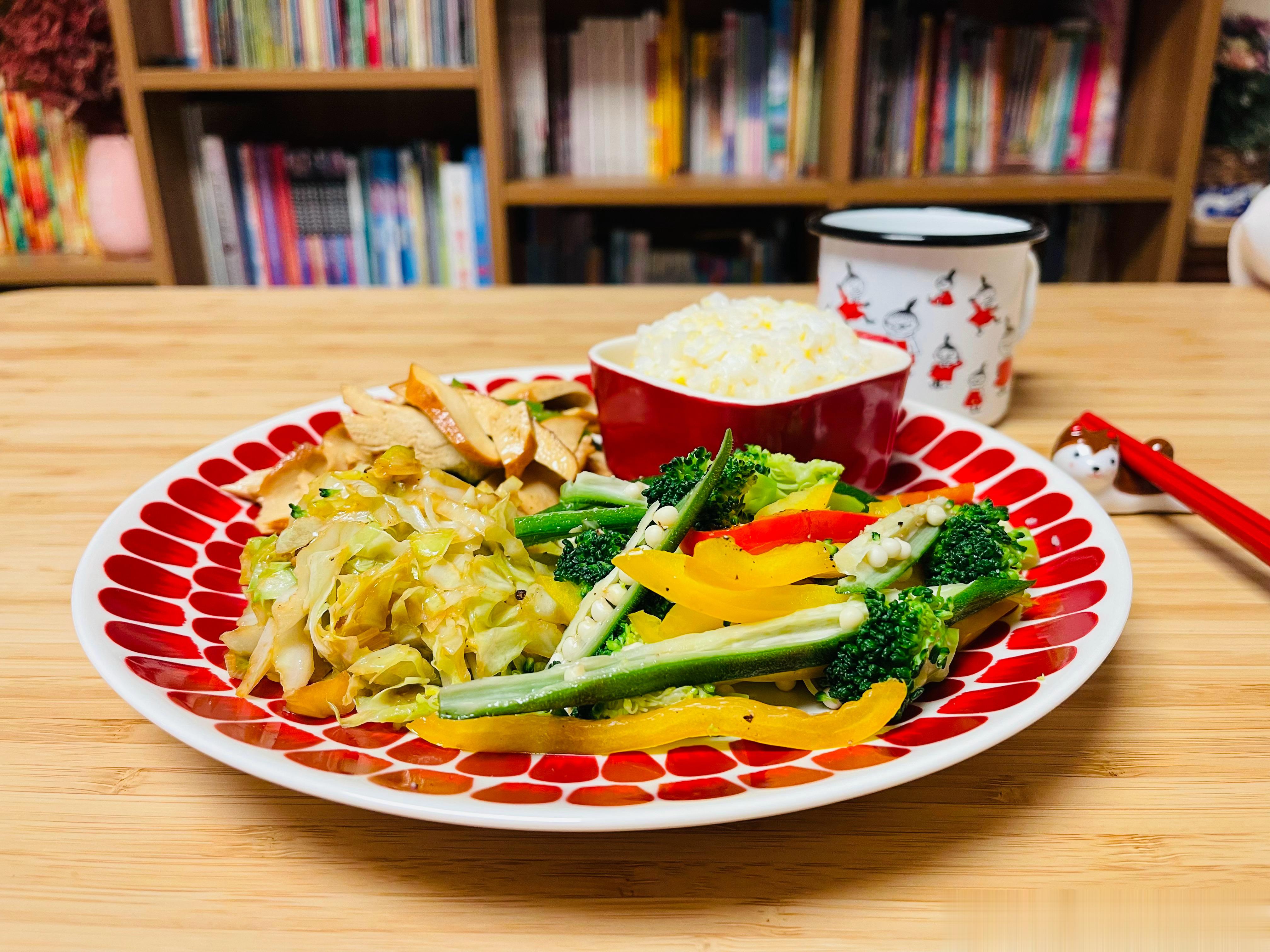 晚饭的时候我们一起回顾了今天都吃了什么，结果家里几个人没一个人能迅速反应出来今天
