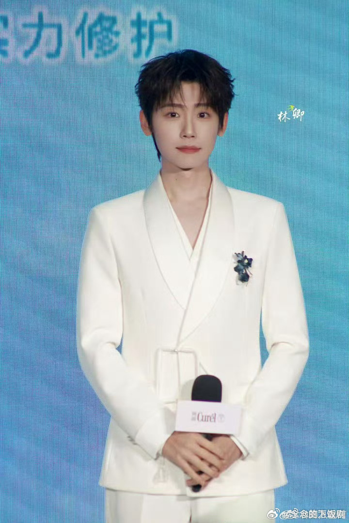 李卿杭州大屏排面杭州西湖亚洲最大3060㎡大屏投放李卿，黄金地段也太有排面了，真