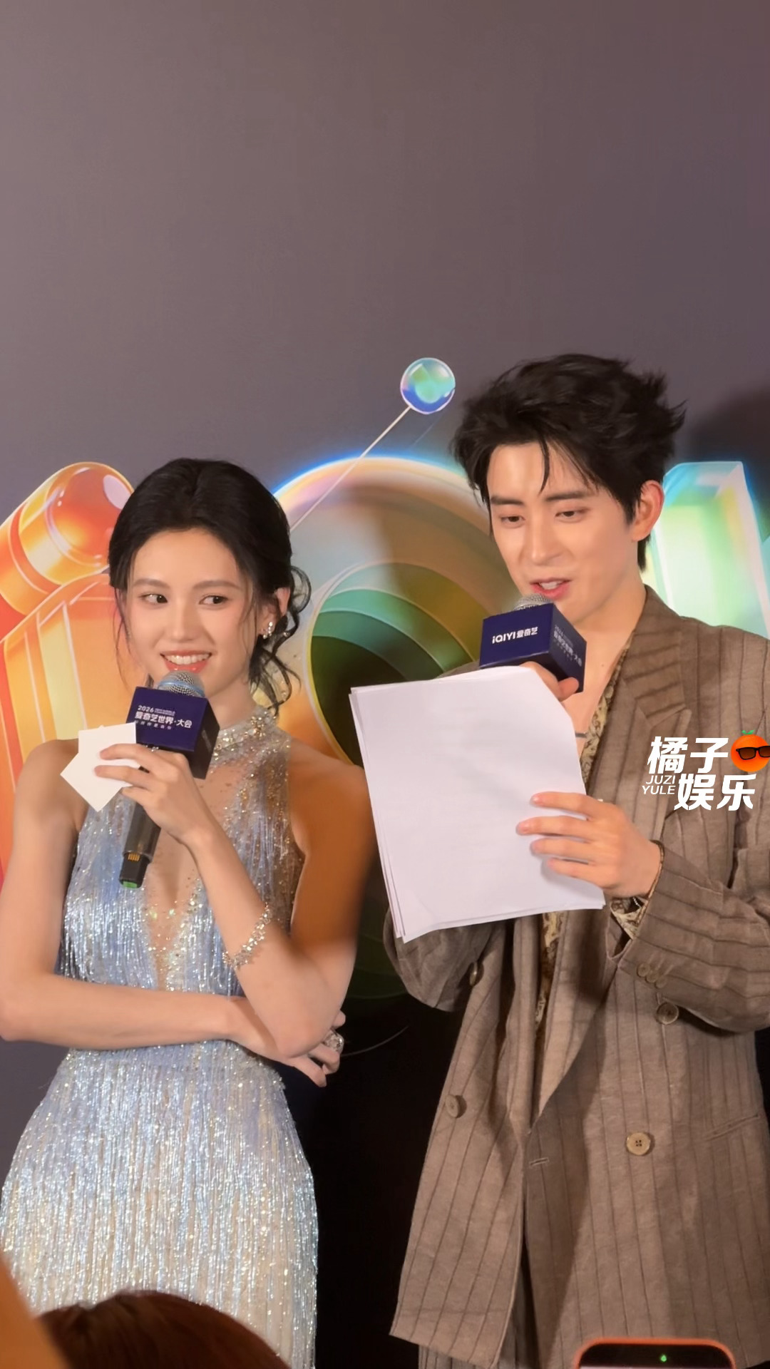 啊啊啊啊敖瑞鹏沈羽洁你俩在用这张帅气美丽的脸干什么啊敖瑞鹏沈羽洁气泡音唱听我说谢