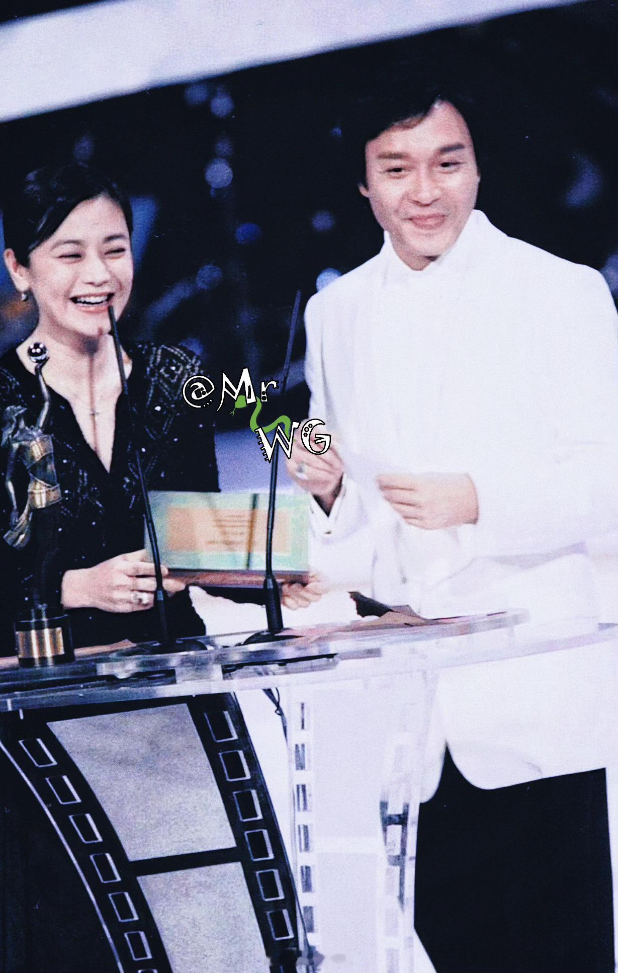 张国荣独家扫描 兴高采烈得欢舞起来，和俏皮🤪地吐出小舌头，Leslie一笑就像