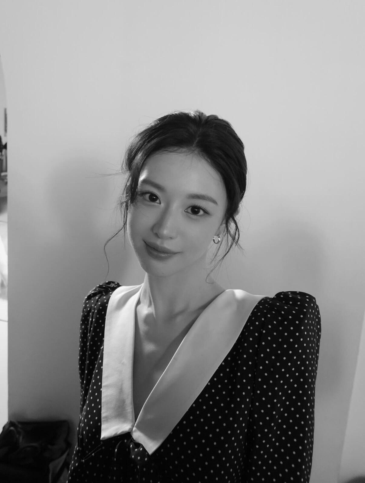 高允真ins 欧尼耶啵耶啵