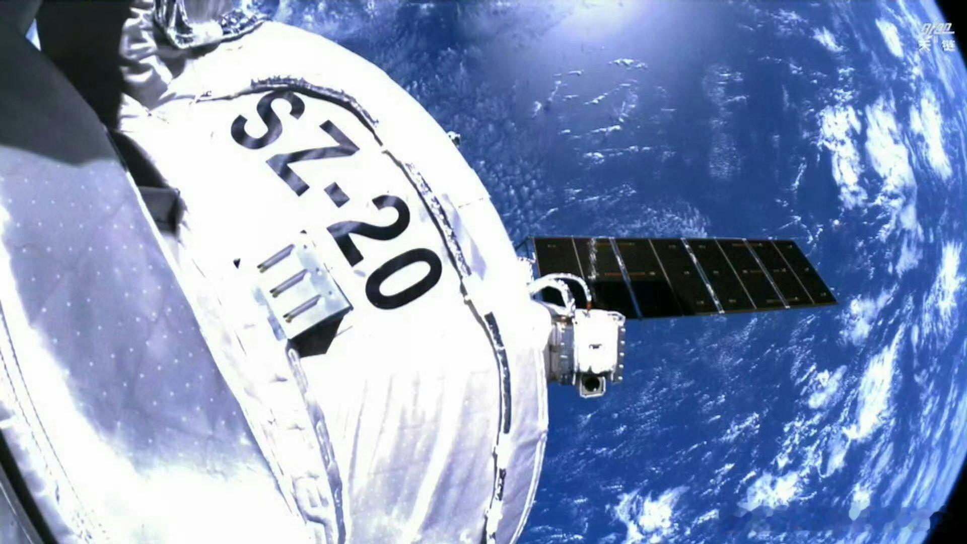 【神20返回舱成功着陆】据中国载人航天工程办公室消息，北京时间2026年 1月1