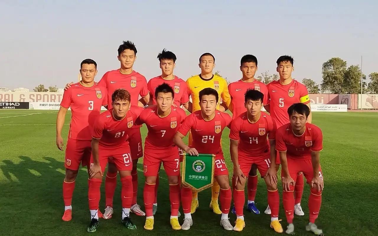 中国足球在世界排名：1，日本（20）,2，伊朗（22）,3，澳大利亚（27）,4