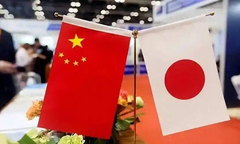到底是谁无法无天？日本记者给中国扣了顶大帽子。事实是，中国警告干涉台海者必遭打击