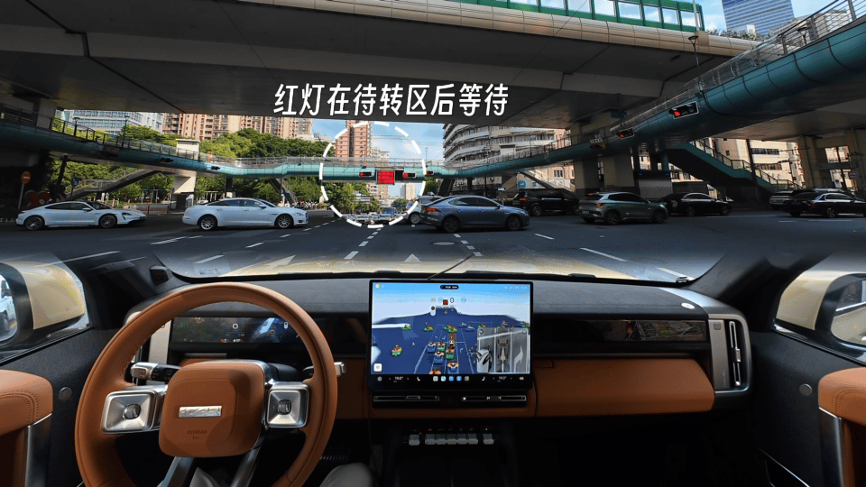 前两天在上海市区开升级了HSD V2.0的iCAR V27，比较明显的感受就是：