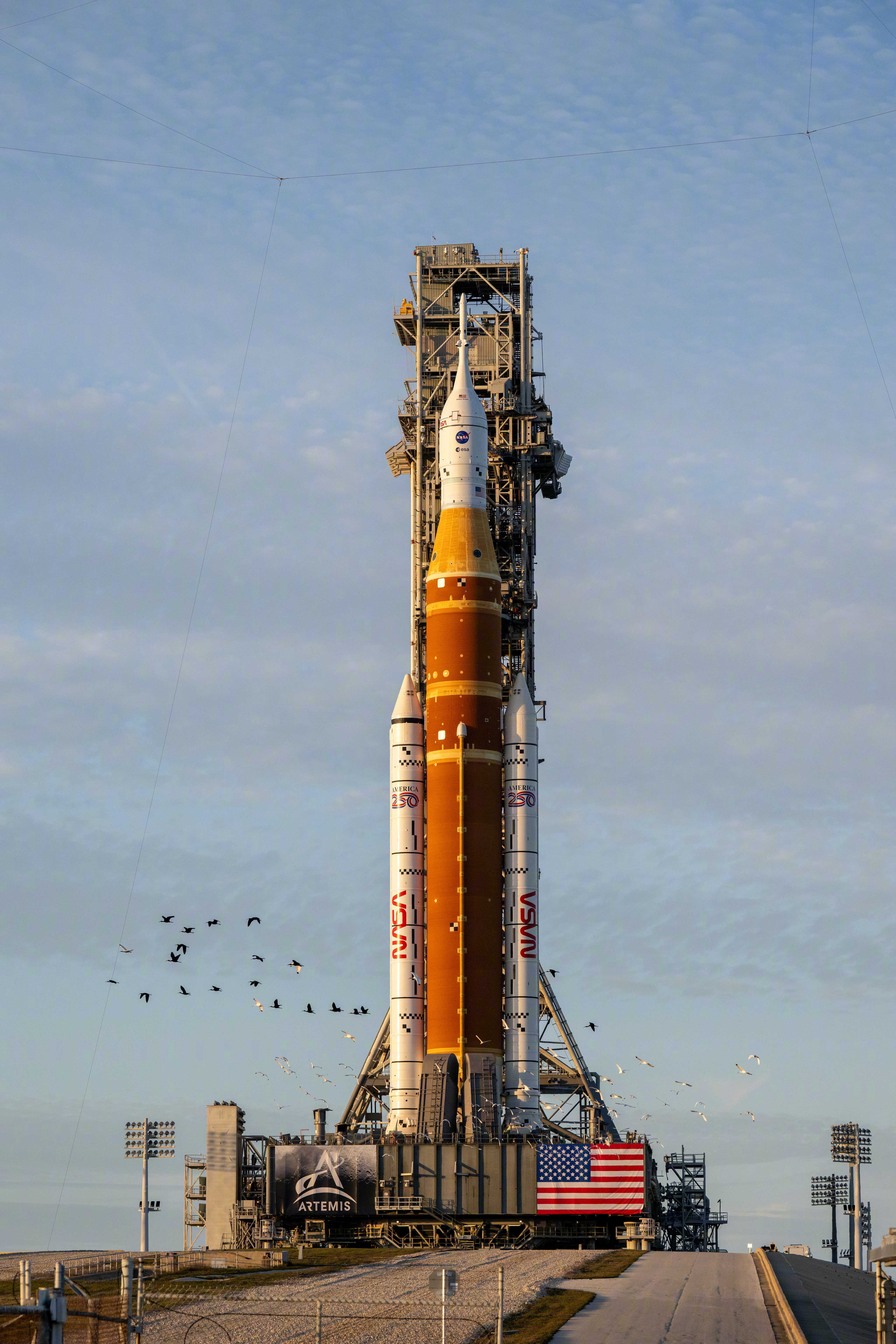 再分享一组SLS转运的照片～～ 图源：1 2，ULA；3-9，NASA/Keeg