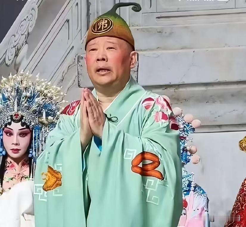 郭德纲又摊上事了

这一下彻底傻眼了吧

郭德纲的相声，向来以“调侃”“捧哏”“