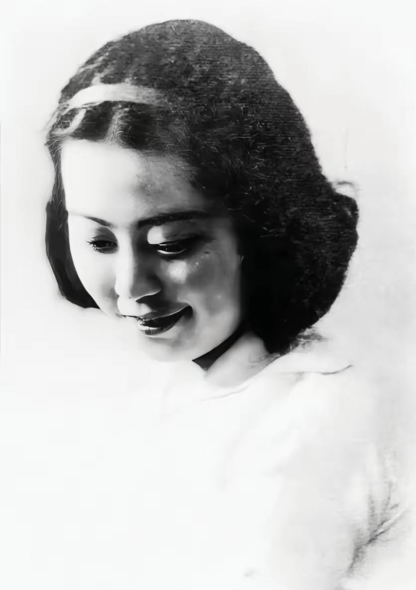 1946年，因会议机密被泄露，蒋介石大怒，让秘书长吴铁城彻查此事，沈安娜知道后，