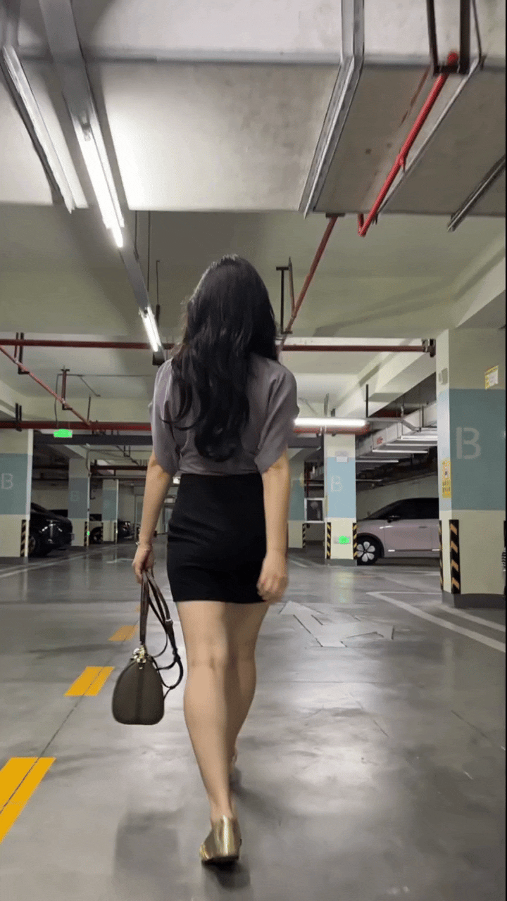 姐姐的平底鞋很好看，但是换上高跟鞋效果可能会更好！
