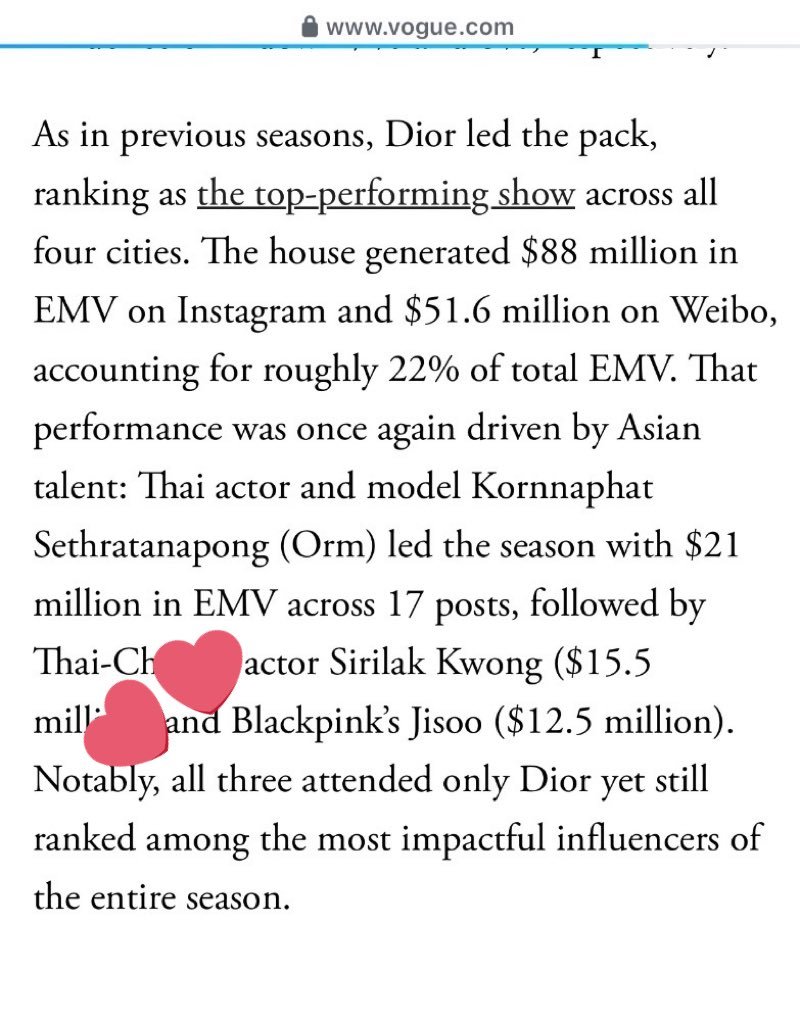 JISOO在 Vogue Business 文章中被提及。在巴黎时装周上， Di