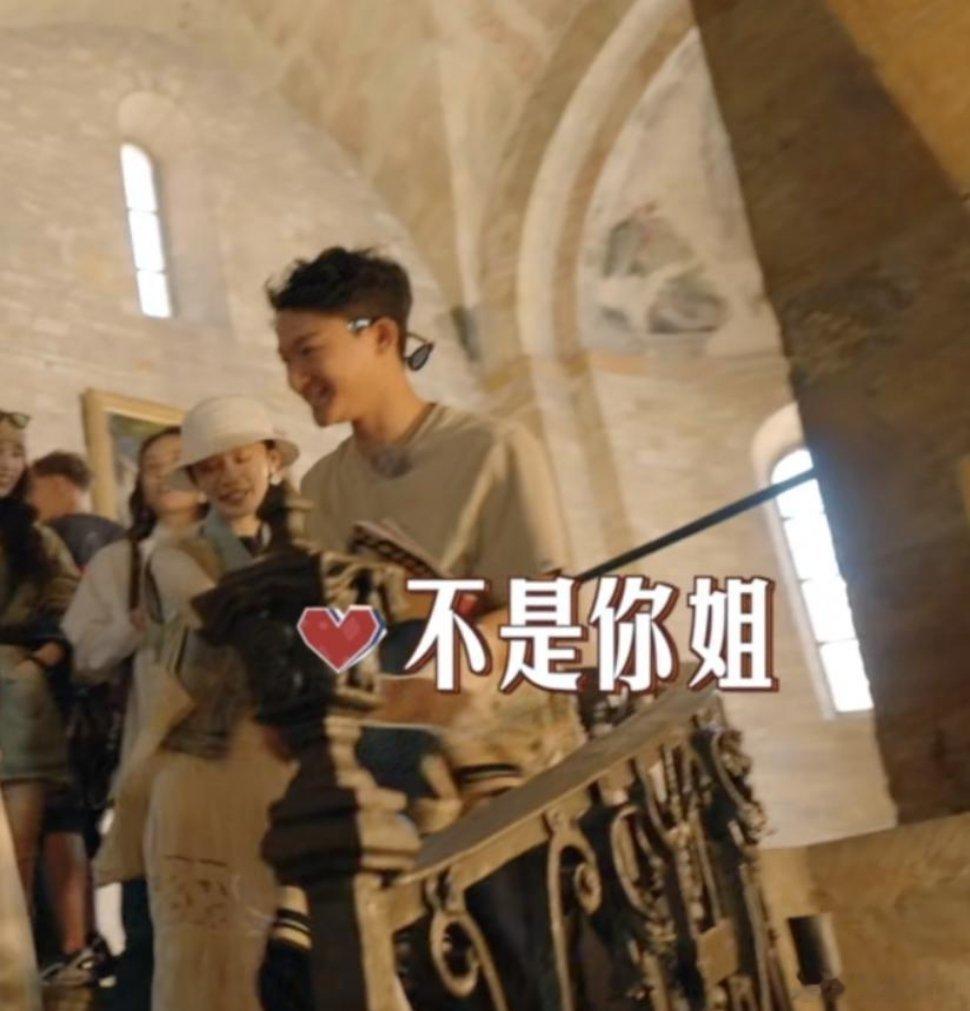 李沁被称为内娱嫂子，性格好演技好人品好，不炒作有分寸和男明星保持距离，但是在《花