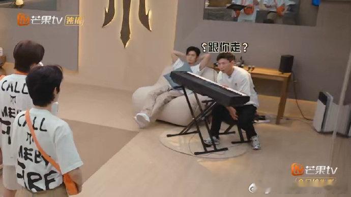 #阿如那石凯庆怜修罗场##阿如那打劫了石凯的队友卡#阿如那：我只是想安静地做个美
