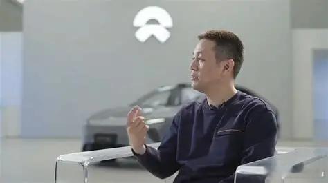 电池越大对公路的破坏越大，李斌这话有一定道理。我们可以从技术路线和税费两个角度来