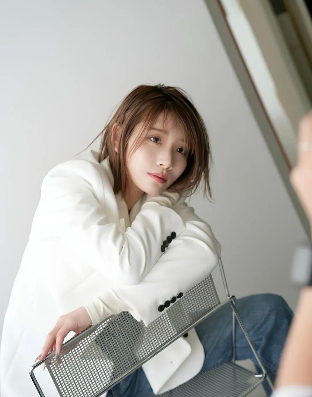 穿搭风格系列/极简的穿搭风格/白色西装牛仔裤简约白色穿搭 高级白色穿搭 白色穿搭