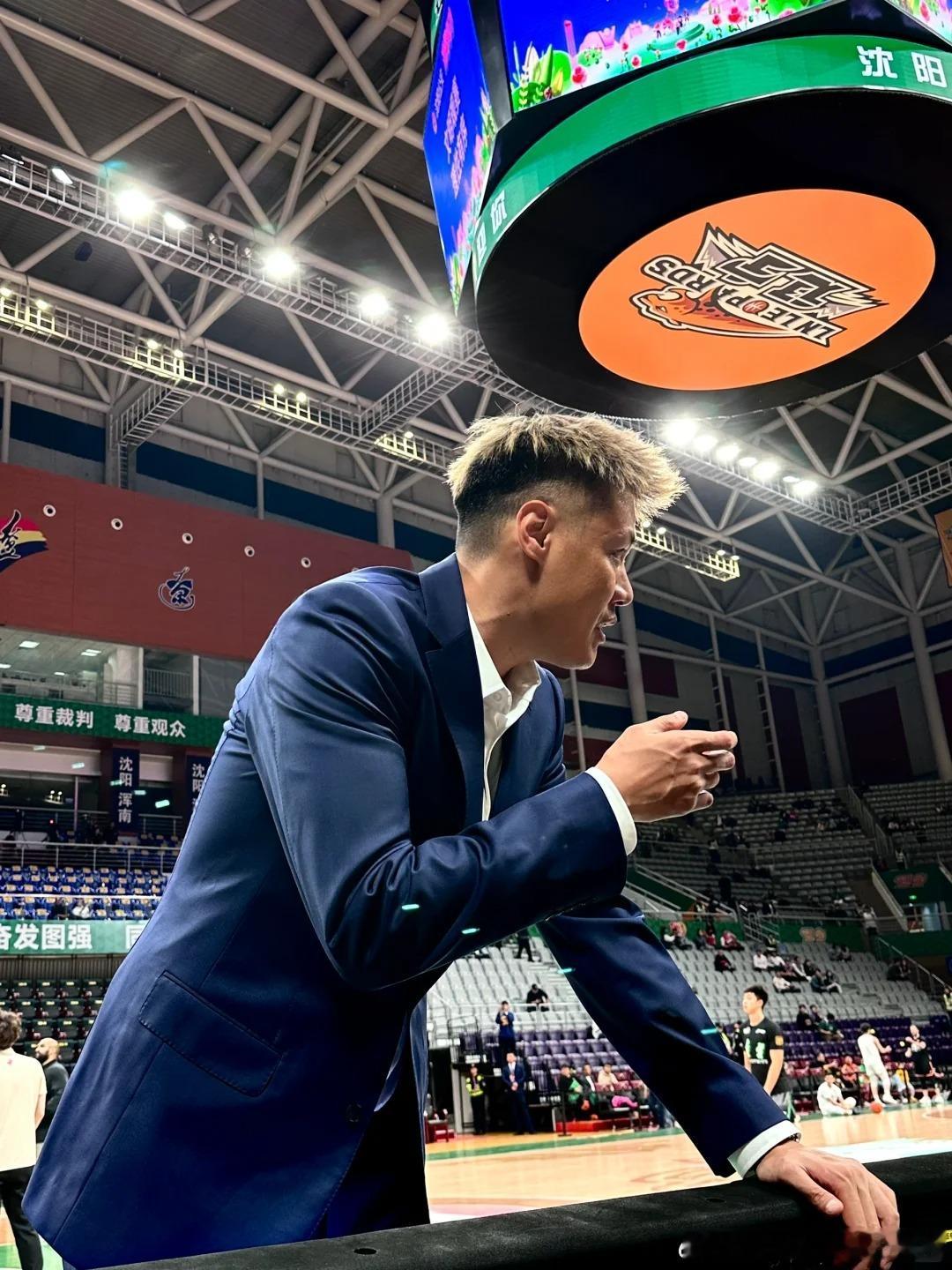 抖音本赛季拿下CBA新媒体直播版权后，将带货能力设为主播核心考核标准：周销售额需