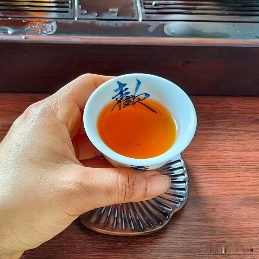 什么是喝茶自然状态?

茶凉了。热气散尽，汤色渐深，像一段走到尽头的关系——不必