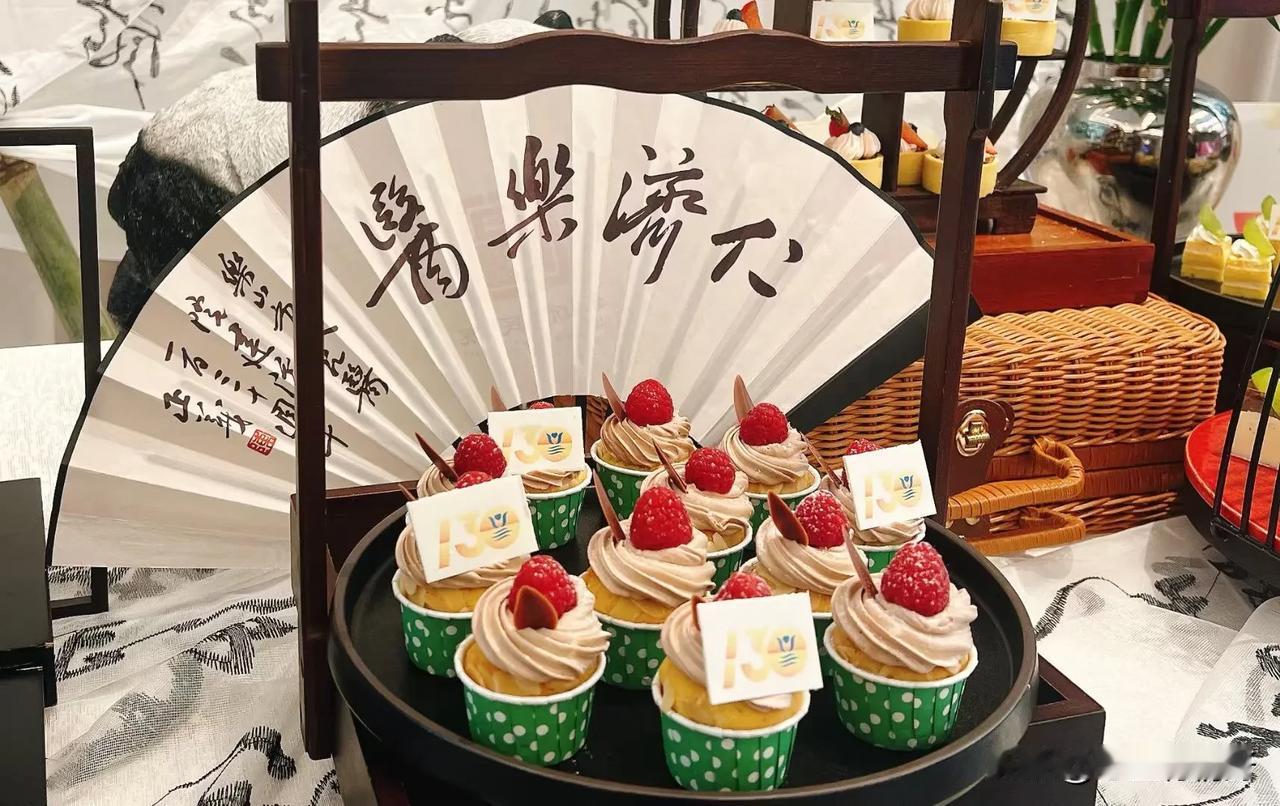 这段时间参加单位130周年庆典活动，每天去排练。
虽然我只参加了大合唱一个节目，