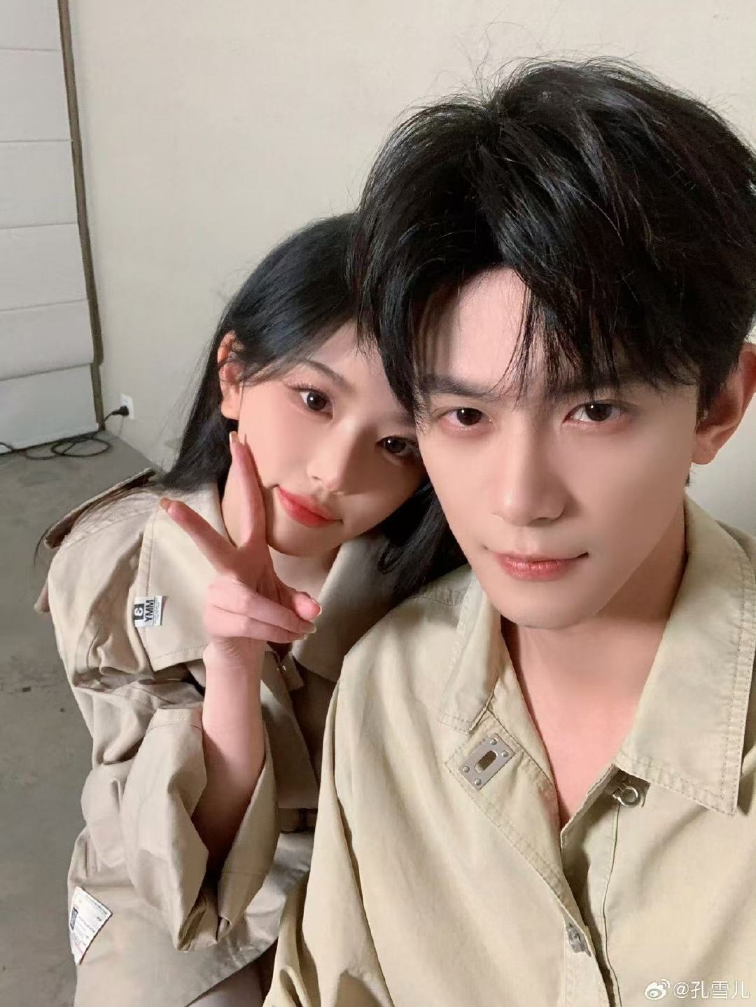 孔雪儿晒与邓凯合照孔雪儿邓凯放饭这对开始狠狠放饭 