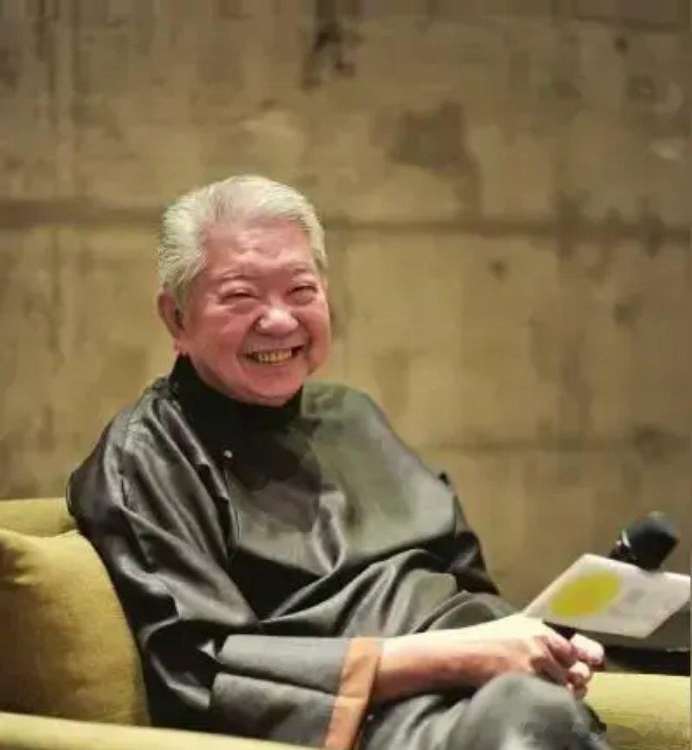蔡澜是香港“四大才子”中是最潇洒的，听说晚年把财产都处理了，住到香港最豪华的酒店