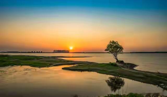 人生最深的无奈，是心比天高却命比纸薄的无力感，是梦想在远方而脚步在原地的挣扎，是