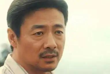 祖峰真是彻底颠覆了人们对国民党高层间谍的认知。

以前的国民党高层，不是在办公室