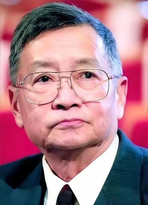 1969年，37岁梁从诫被下放江西劳动，妻子周如枚立刻提离婚，还给儿子改名换姓，