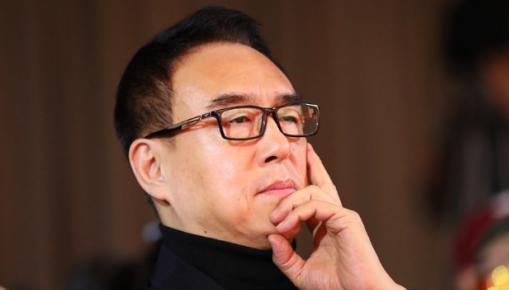 47 岁的央视春晚导演郎昆，趁着 32 岁妻子马艳丽远赴国外工作的空档，与 24