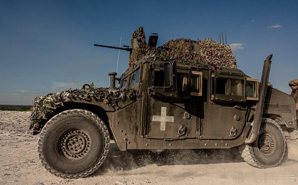 目前乌克兰境内约有六千辆美国悍马车——后勤部队少校告诉军事媒体"第一阶段，悍马车