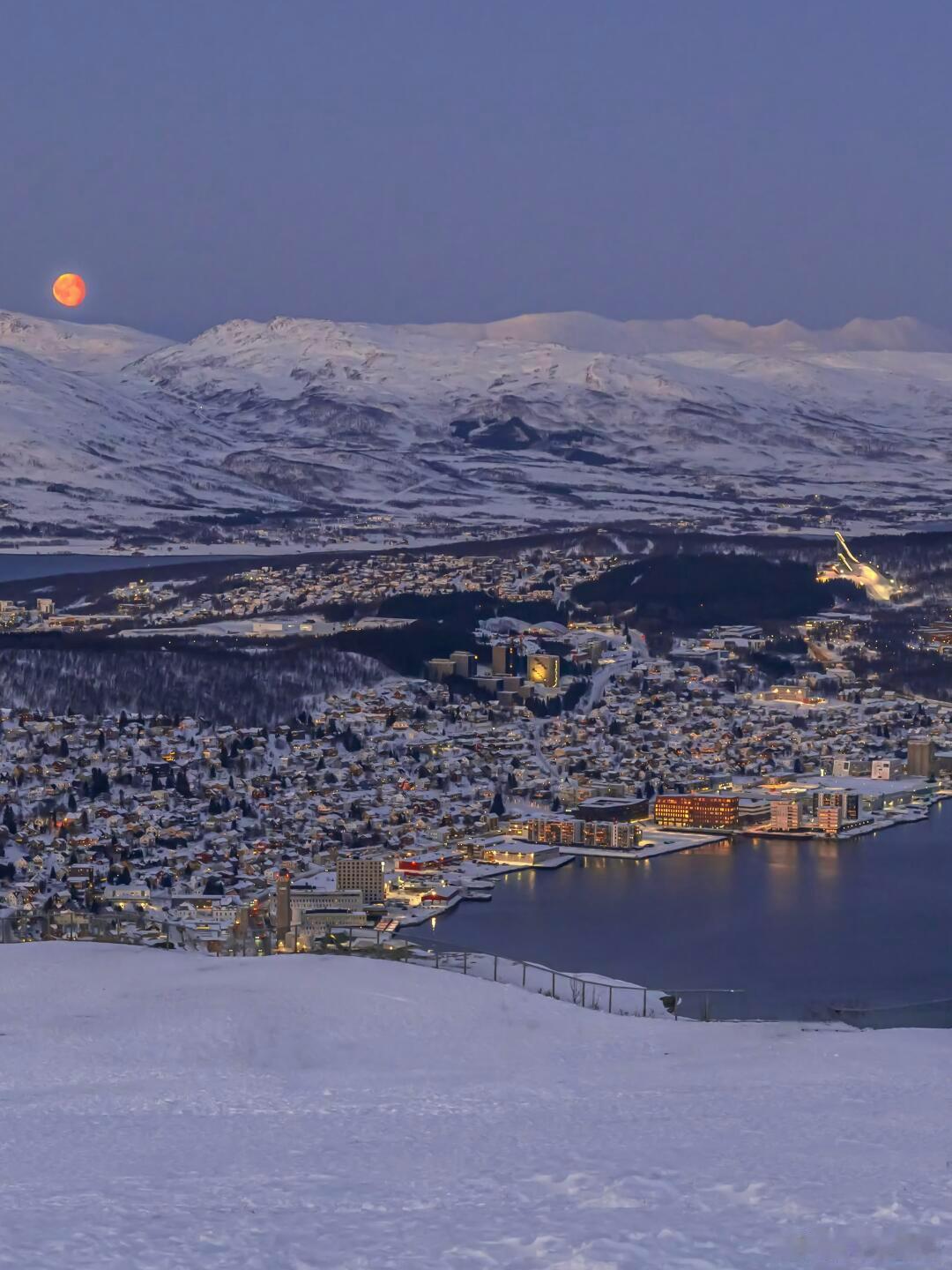 一定要冬季极夜时再去挪威旅行Norway|||挪威极夜时分——无尽黑夜被绚烂的极