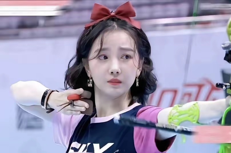 陈小纭真的别再整了，当年星星运动会上射箭的清冷美女，现在估计连亲妈都认不出吧。 