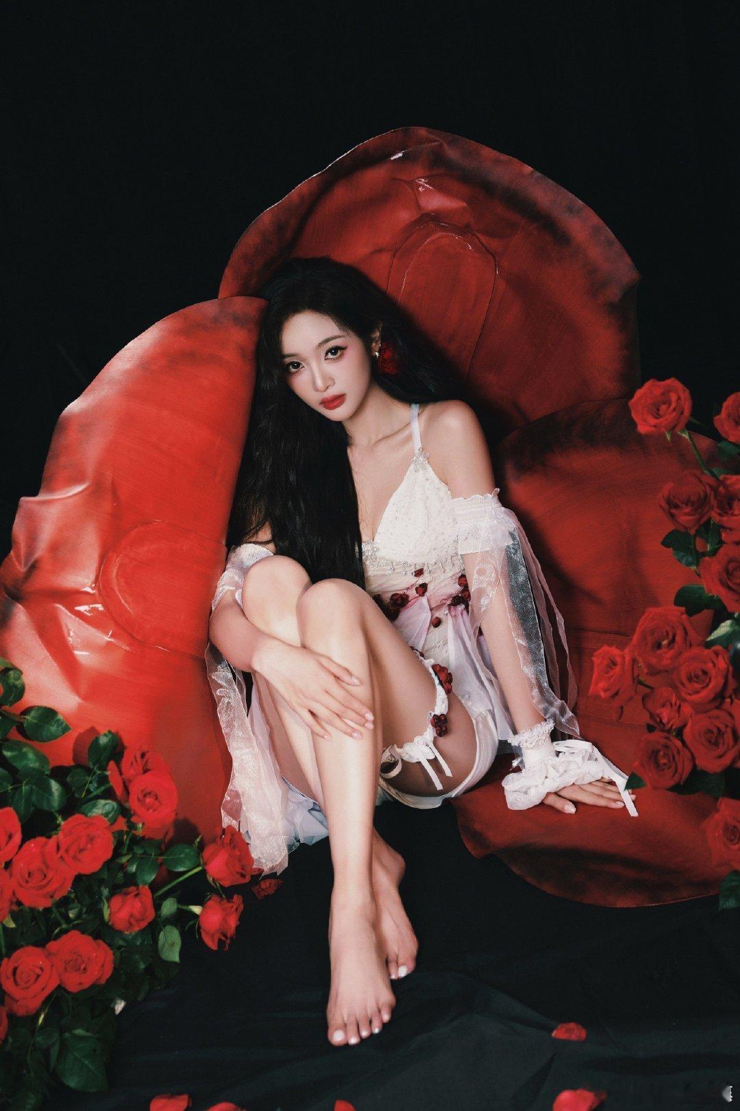 吴宣仪亲爱的客栈求婚大作战 吴宣仪这期《亲爱的客栈》参加客人的求婚仪式了，干了很