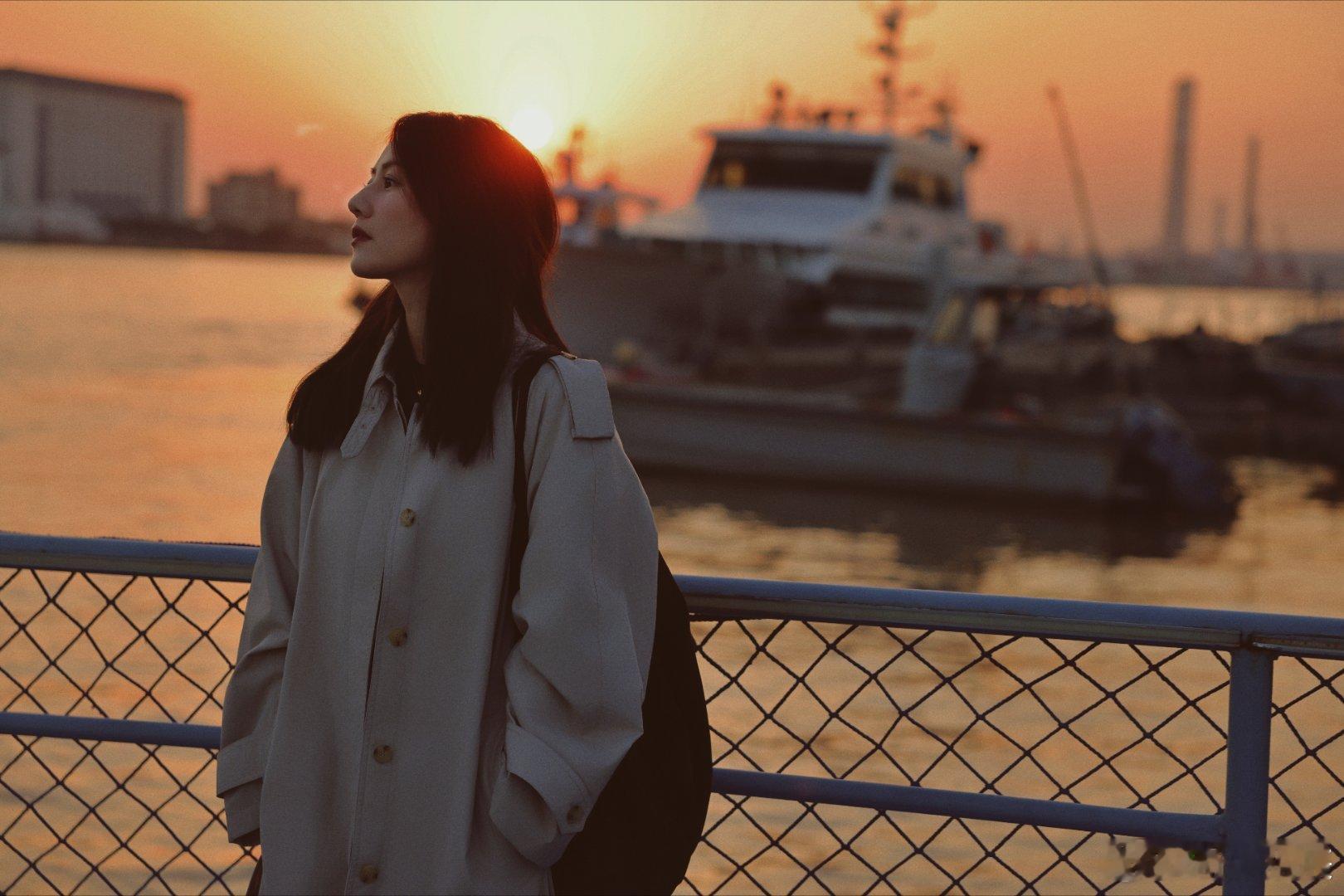 高圆圆落日大片高圆圆你怎么知道我想换头像了 落日里的高圆圆松弛感绝了！暖光裹身、