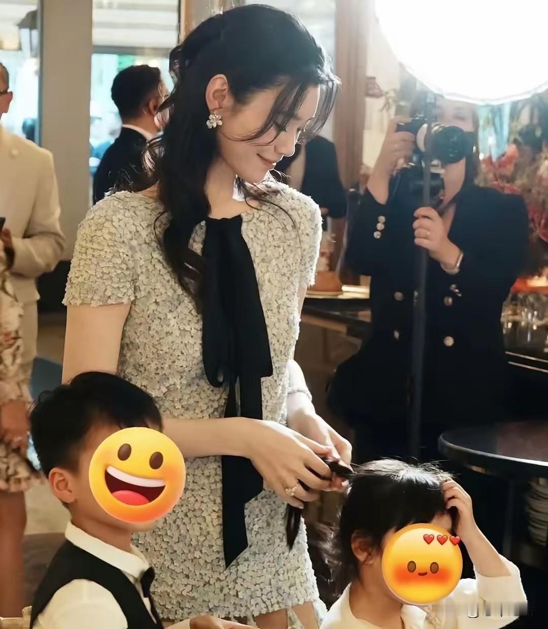 奚梦瑶结婚戴的首饰是要还回去的，
只能家族传承，
不能归个人所有。