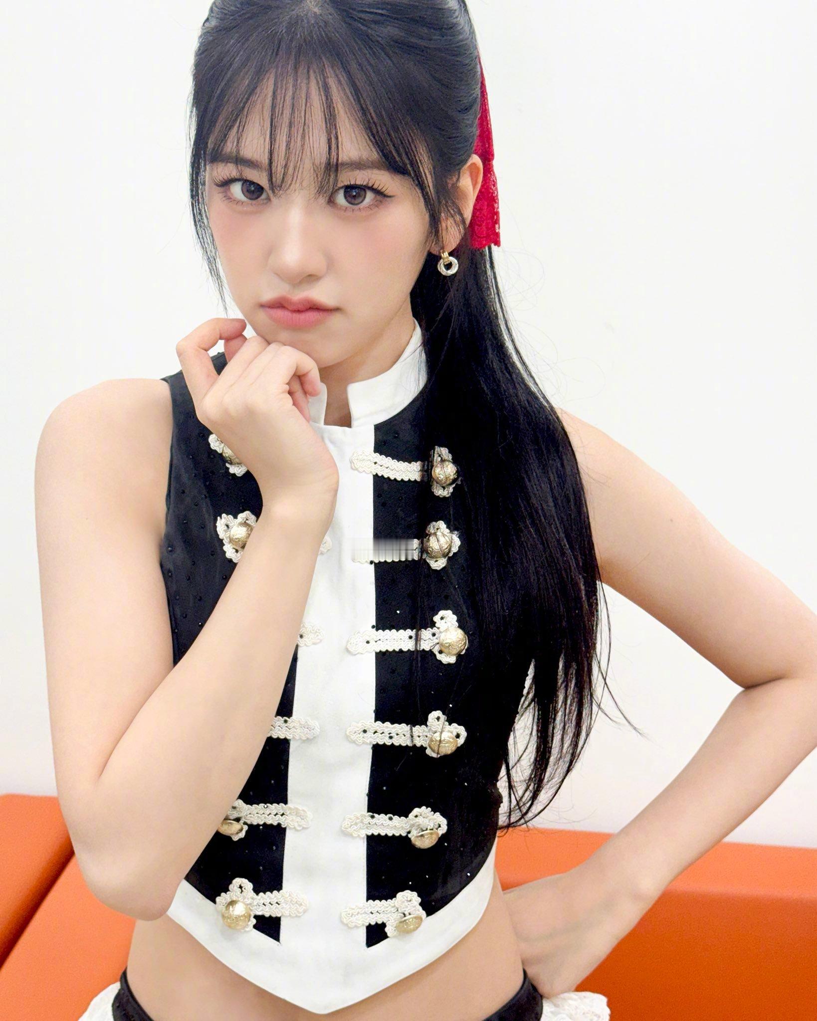 【Twi】IVE官推更新，漂亮的年纪 IVE