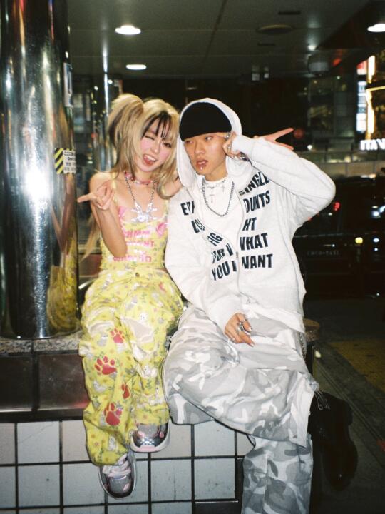 🇯🇵👩🏼‍❤️‍💋‍👨🏼涩谷街头的我们俩