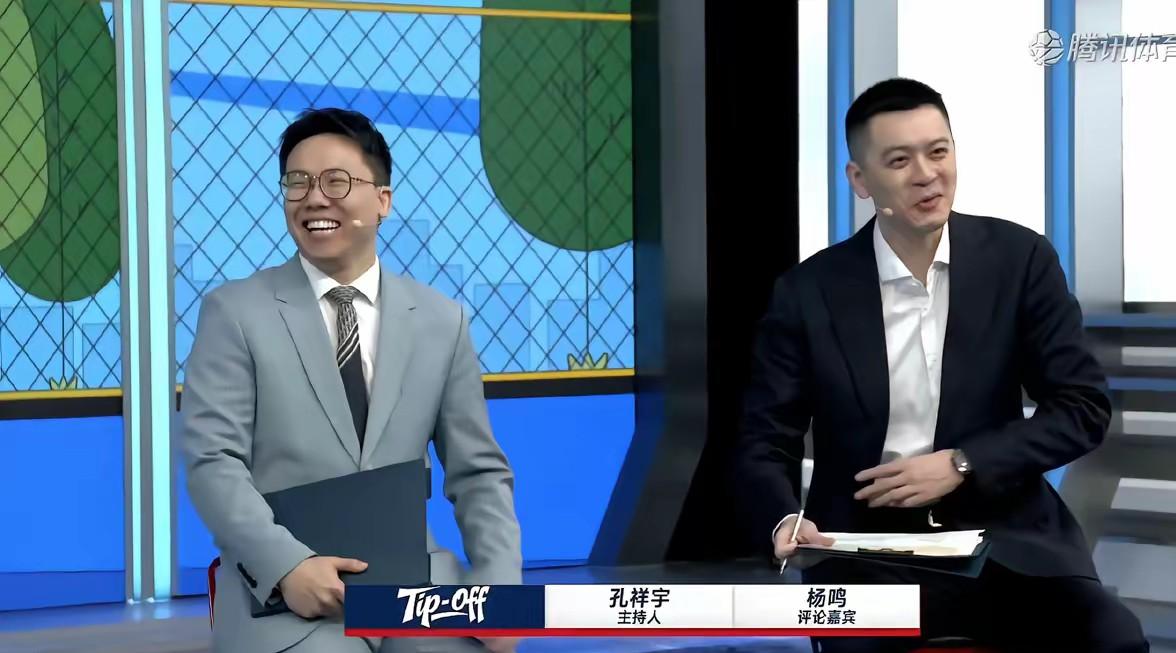 杨鸣离开了辽宁主教练的岗位，火速就业啊，真的不愧是颜值担当啊，离开了教练岗位确实