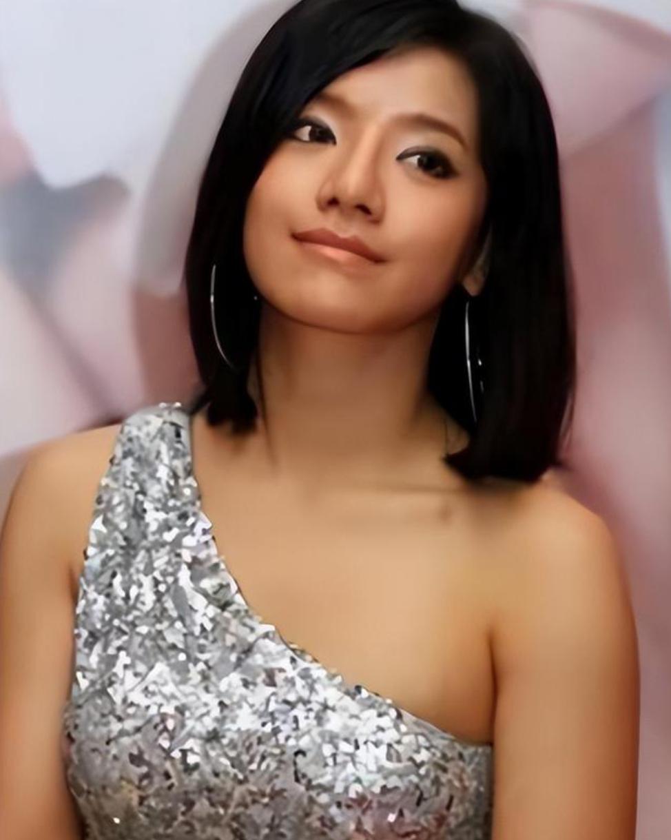超女冠军江映蓉医美成瘾：容貌大变，像 “怪物”，唯有眼珠没动
娱乐