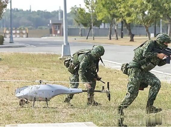 台湾省终于出个明白人，台媒体人陈凤馨曾言：大陆之所以不打台湾省，不是因为我们官兵