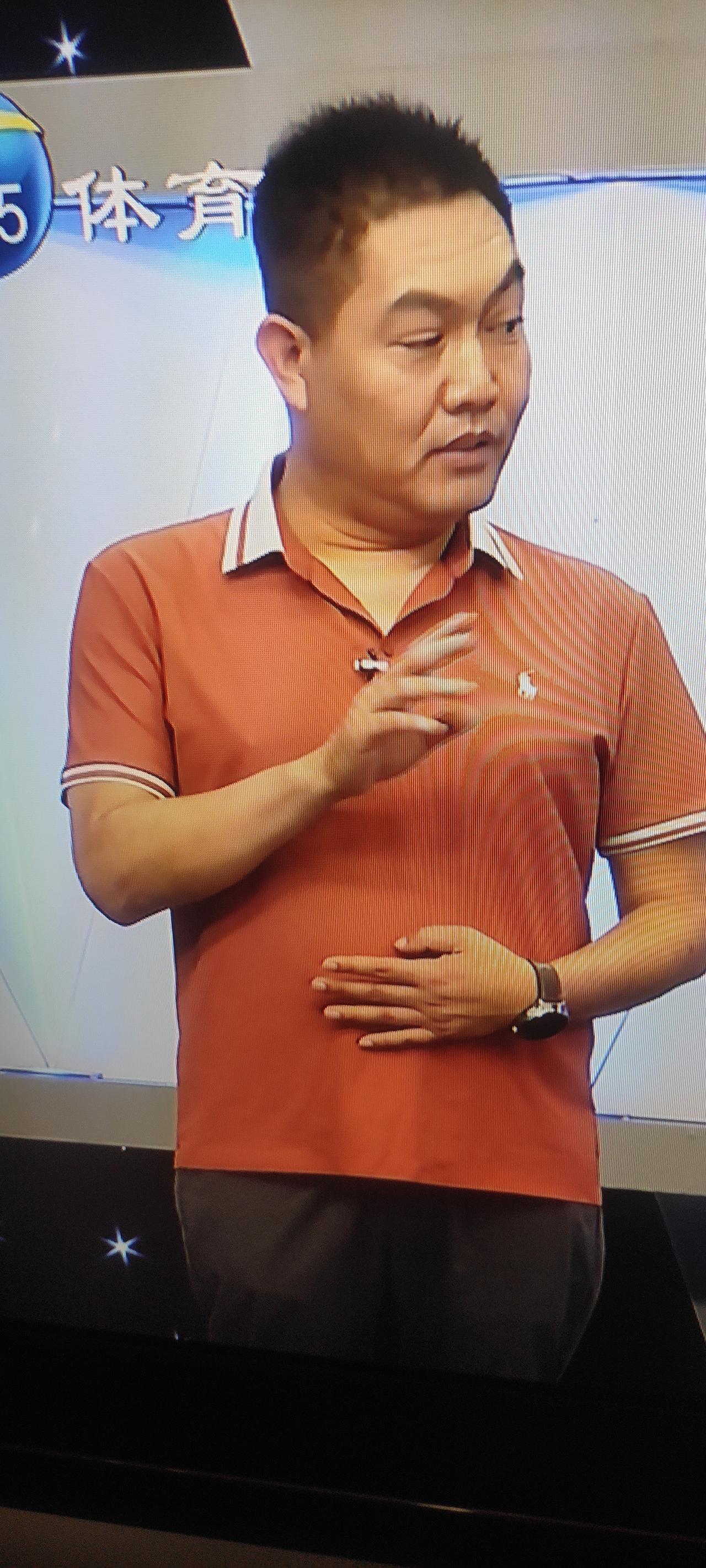 今天的《旗开得胜》斗地主节目，全国冠军孙兆伟继续出场担任解说、给节目增加了看点。