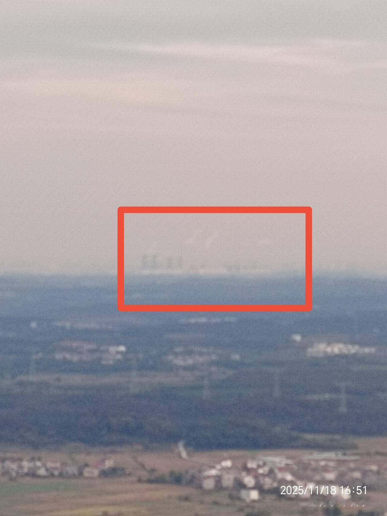 在大荷岭山脊天路上，可以眺望丰城火力发电厂

前几天趁着晴好天气去丰城、高安交界