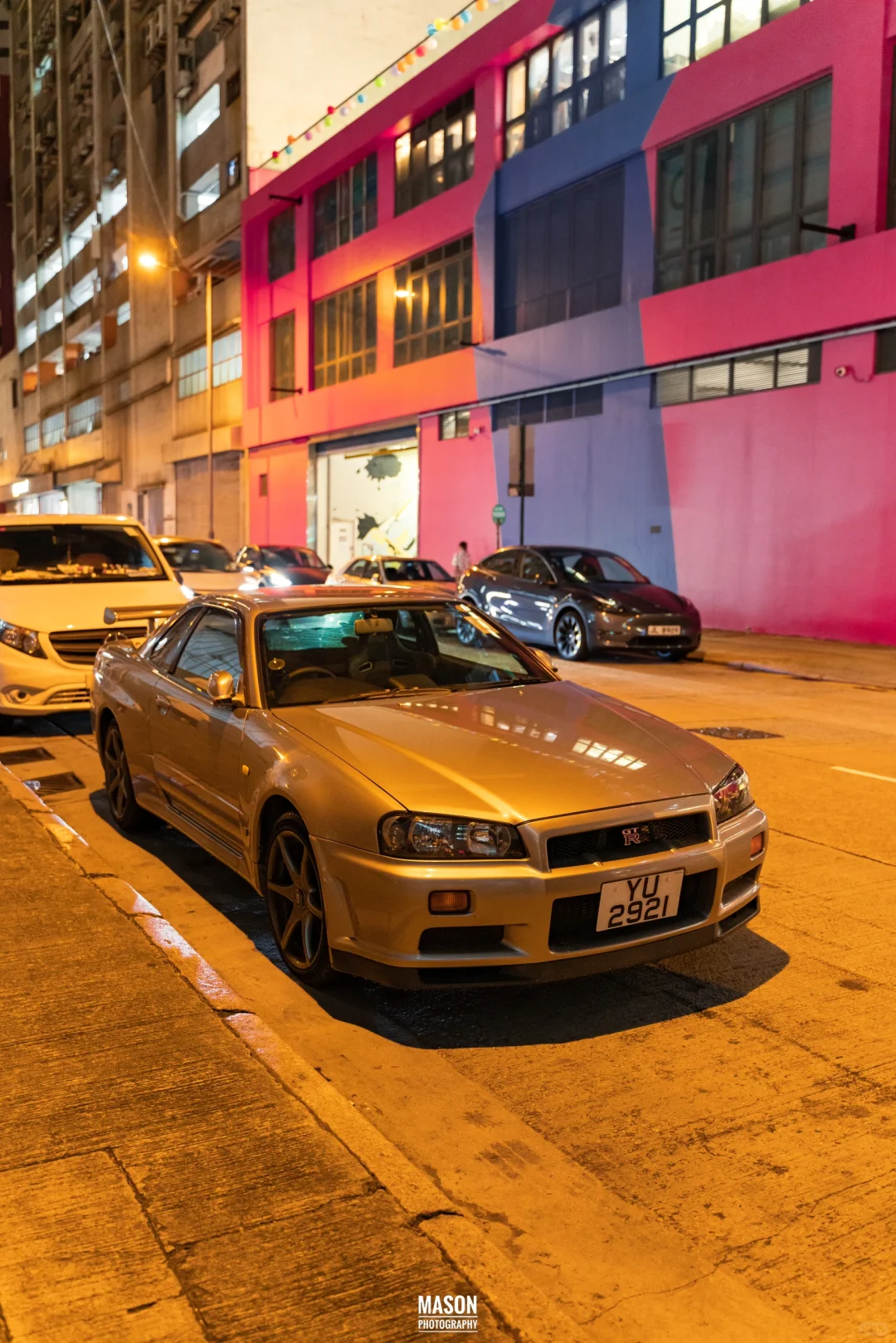 香港街头偶遇一台颜色少有的GTR R34 应该是M-SpecNur版本的翡翠绿