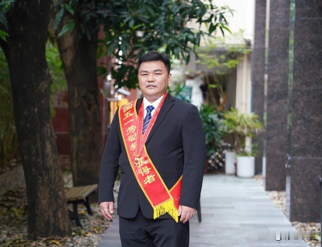 今天，头条留给他们！他们分别是2026年全国五一劳动奖章——王宝刚、2026年全