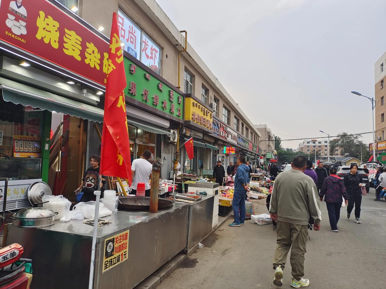刷视频看到团结小区刘德华烩菜，店主视频里说的挺好。今天找去了，在迎新中街路西支了