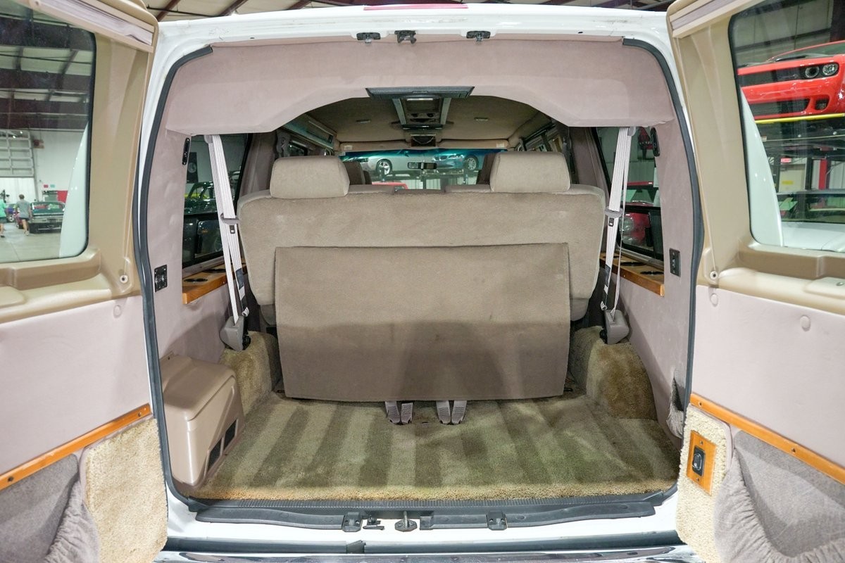 好车分享 2002 Ford Ecoline E150，平顶的改装商务车，少见，