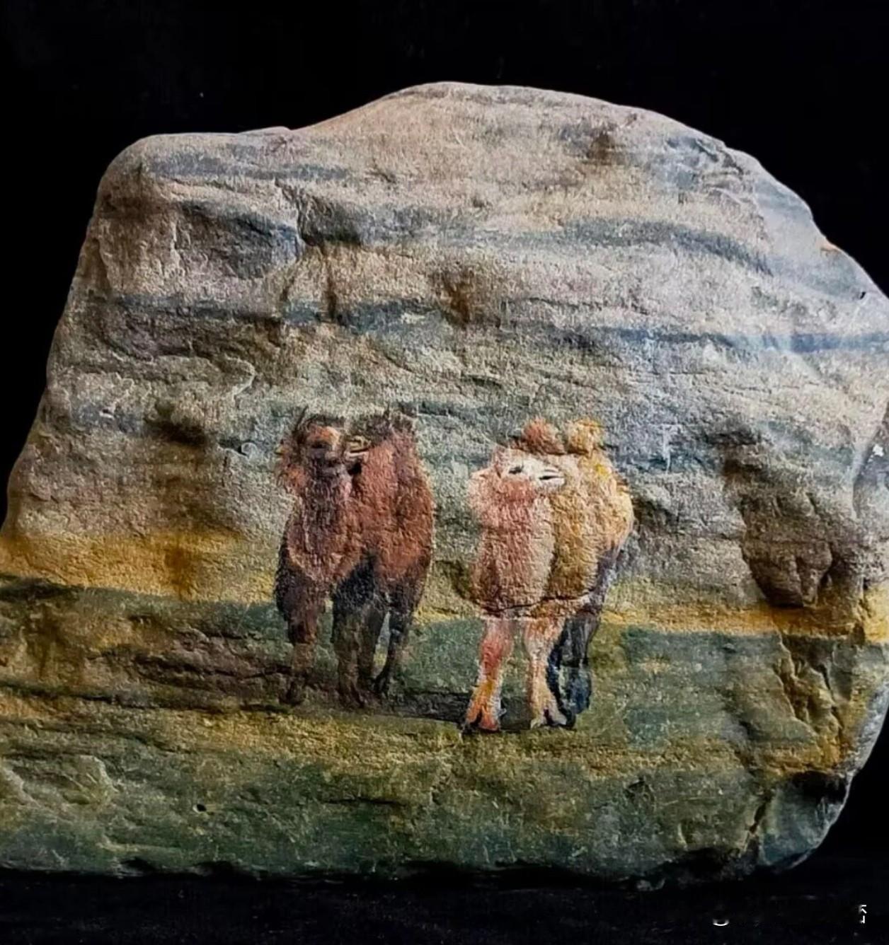 丝路驼影，石上千年。
戈壁的风，吹过千年的沙。